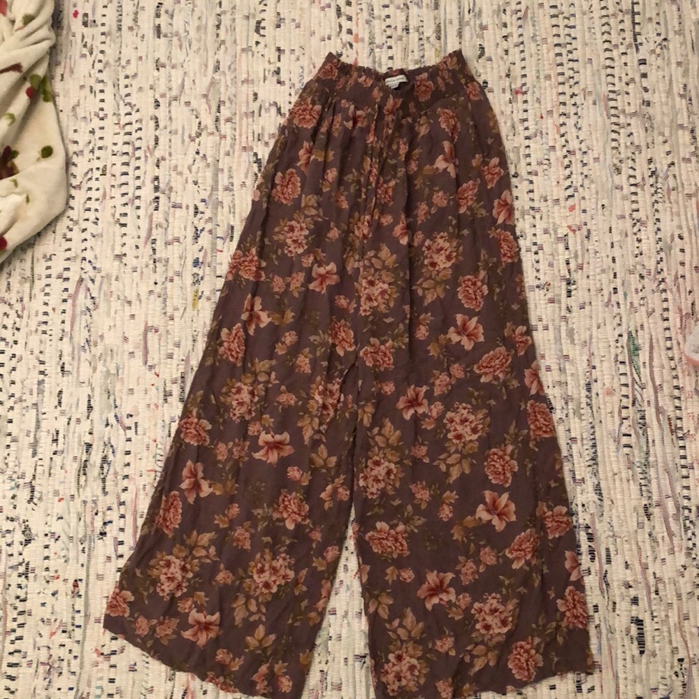 american eagle floral flowy pant